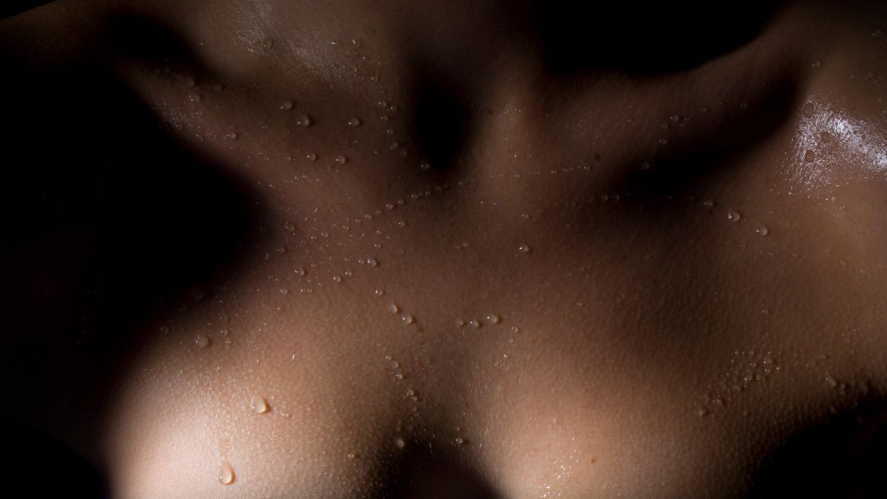 Bagaimana Anda menjual foto porno Anda secara online?